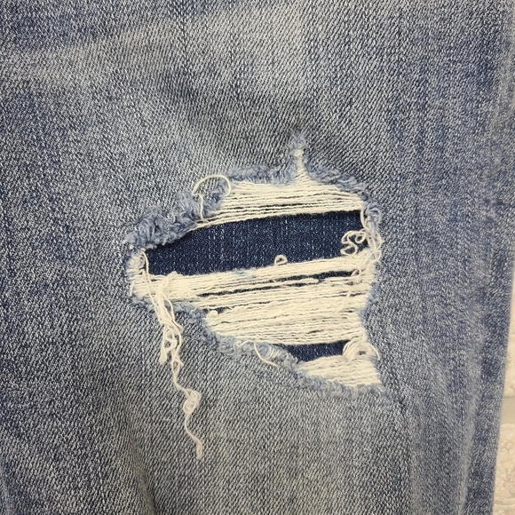Maurices Distressed Patch Jeans Size 3 / 4 - Picture 3 of 6